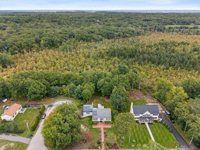 12 Carolyn Ct, Swansea, MA 02777
