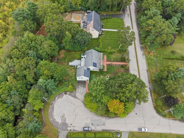 12 Carolyn Ct, Swansea, MA 02777