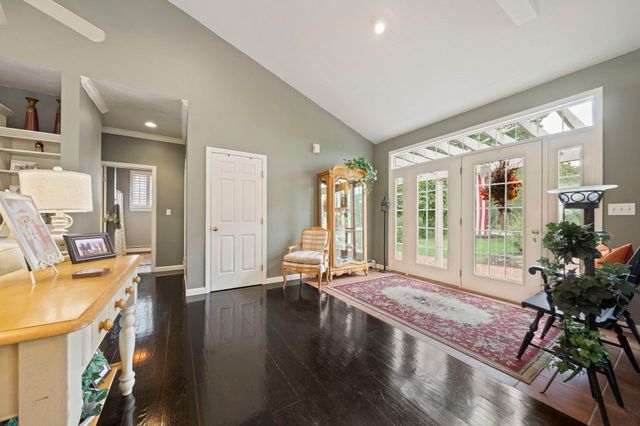 12 Carolyn Ct, Swansea, MA 02777