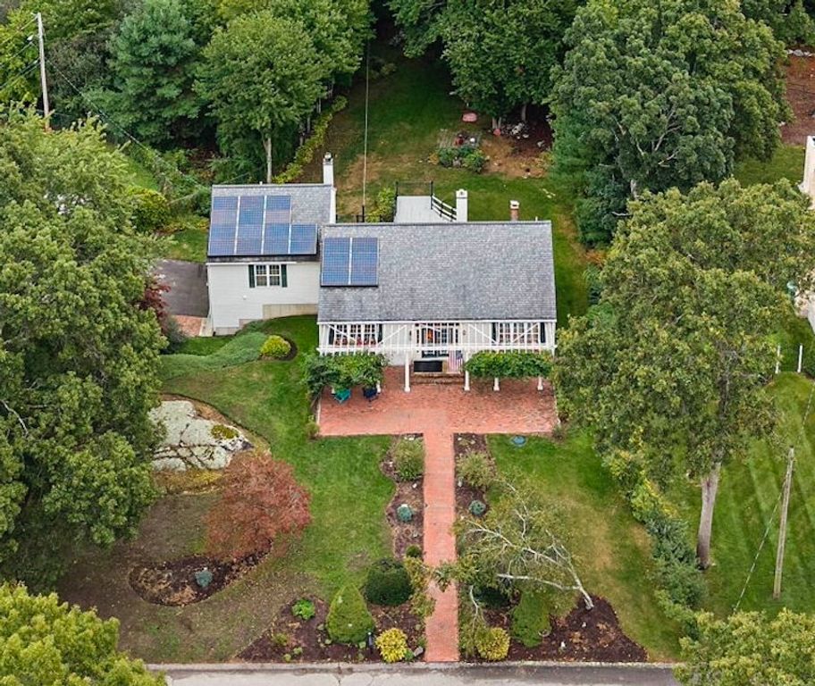 12 Carolyn Ct, Swansea, MA 02777