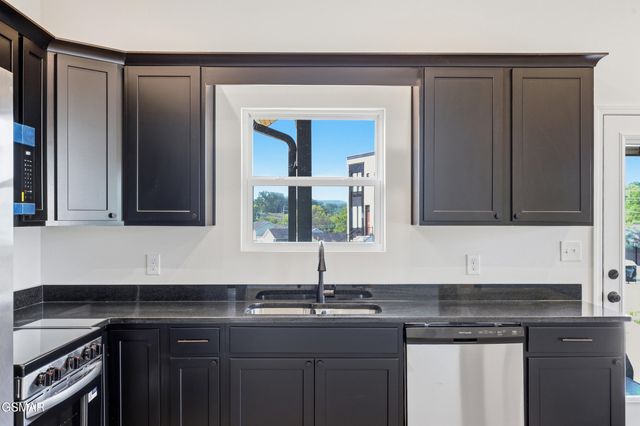 203 Granite Drive, Sevierville, TN 37876