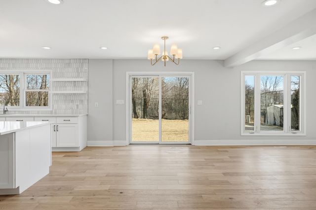 10043 Twin Creek Boulevard, Munster, IN 46321