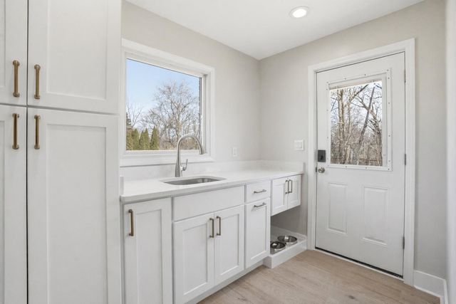 10043 Twin Creek Boulevard, Munster, IN 46321