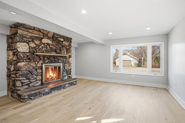 10043 Twin Creek Boulevard, Munster, IN 46321