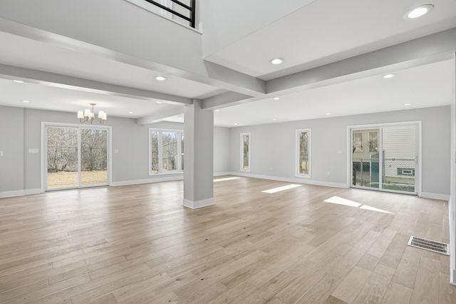 10043 Twin Creek Boulevard, Munster, IN 46321