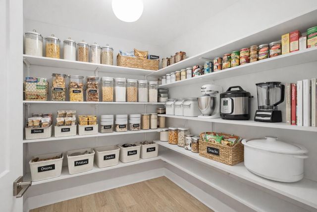 10043 Twin Creek Boulevard, Munster, IN 46321