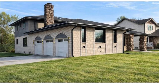 10043 Twin Creek Boulevard, Munster, IN 46321