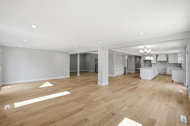 10043 Twin Creek Boulevard, Munster, IN 46321