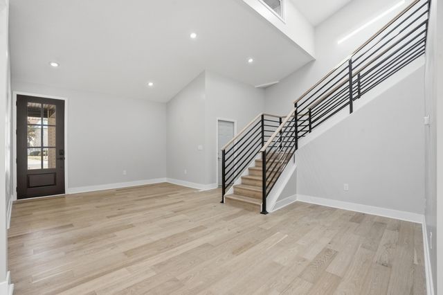 10043 Twin Creek Boulevard, Munster, IN 46321