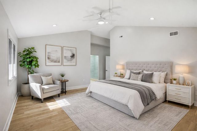 10043 Twin Creek Boulevard, Munster, IN 46321