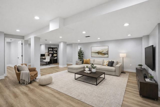 10043 Twin Creek Boulevard, Munster, IN 46321