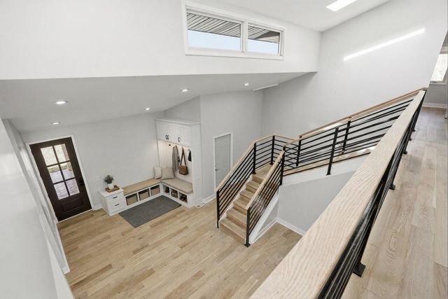 10043 Twin Creek Boulevard, Munster, IN 46321