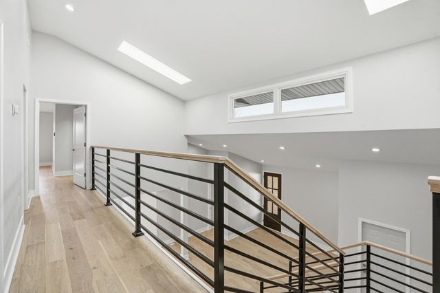 10043 Twin Creek Boulevard, Munster, IN 46321