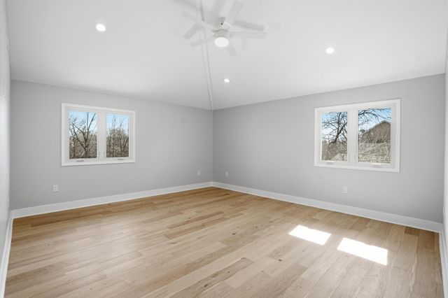 10043 Twin Creek Boulevard, Munster, IN 46321