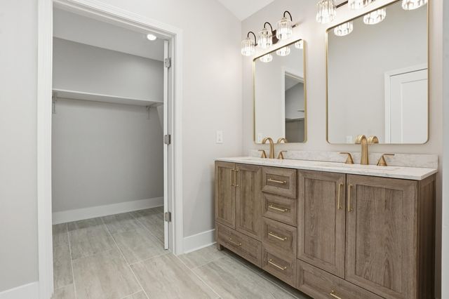 10043 Twin Creek Boulevard, Munster, IN 46321