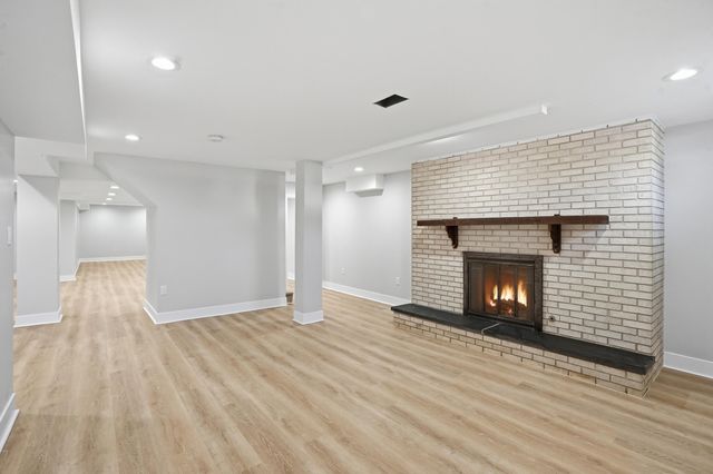 10043 Twin Creek Boulevard, Munster, IN 46321