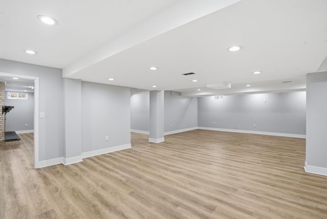 10043 Twin Creek Boulevard, Munster, IN 46321