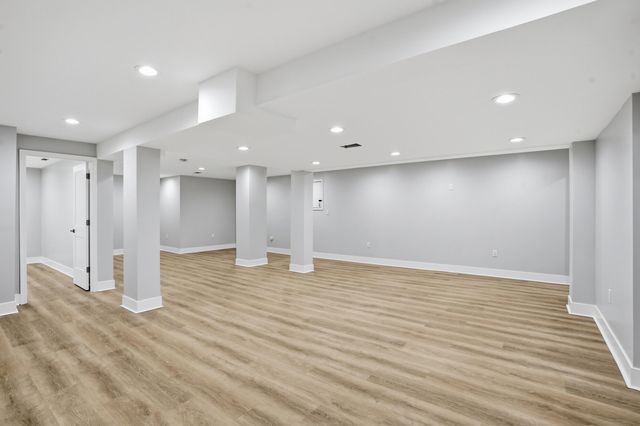 10043 Twin Creek Boulevard, Munster, IN 46321