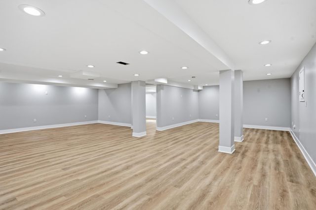 10043 Twin Creek Boulevard, Munster, IN 46321