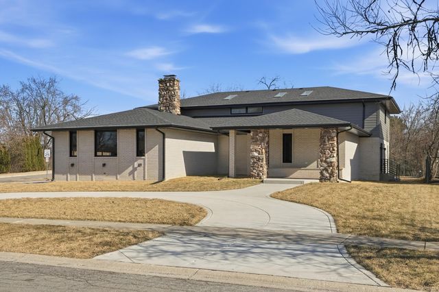 10043 Twin Creek Boulevard, Munster, IN 46321