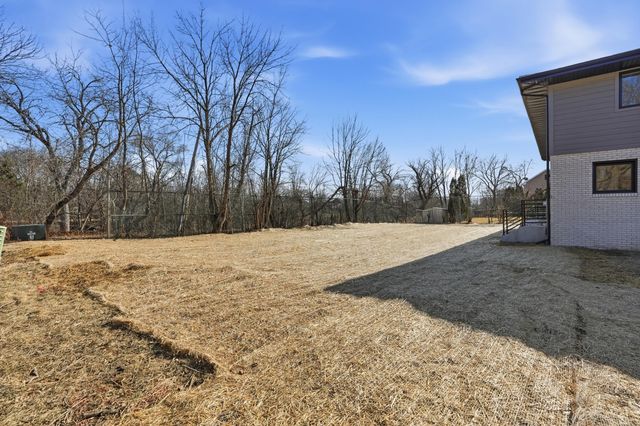 10043 Twin Creek Boulevard, Munster, IN 46321