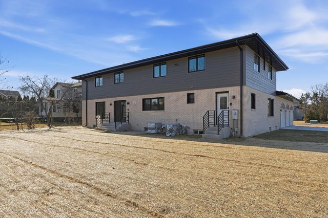 10043 Twin Creek Boulevard, Munster, IN 46321