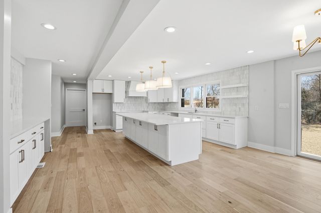 10043 Twin Creek Boulevard, Munster, IN 46321