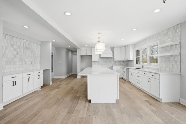 10043 Twin Creek Boulevard, Munster, IN 46321