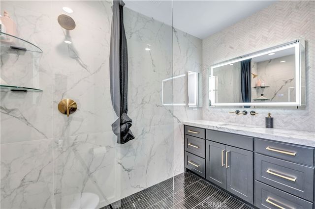 30327 Sea Horse, Canyon Lake, CA 92587