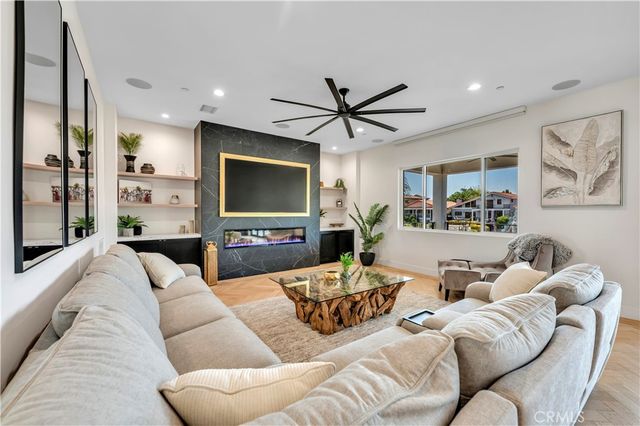 30327 Sea Horse, Canyon Lake, CA 92587