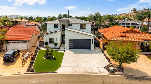 30327 Sea Horse, Canyon Lake, CA 92587
