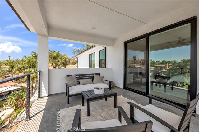 30327 Sea Horse, Canyon Lake, CA 92587