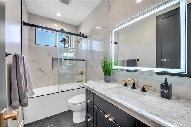 30327 Sea Horse, Canyon Lake, CA 92587