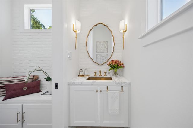 2031 Sheridan Street A, Houston, TX 77030