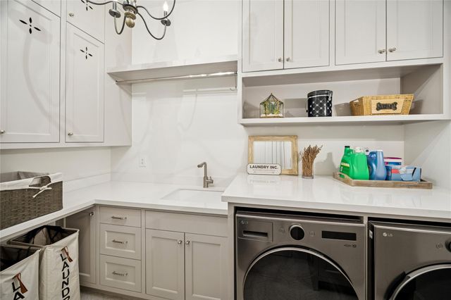 2031 Sheridan Street A, Houston, TX 77030