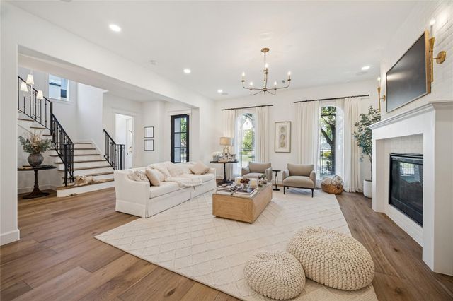 2031 Sheridan Street A, Houston, TX 77030