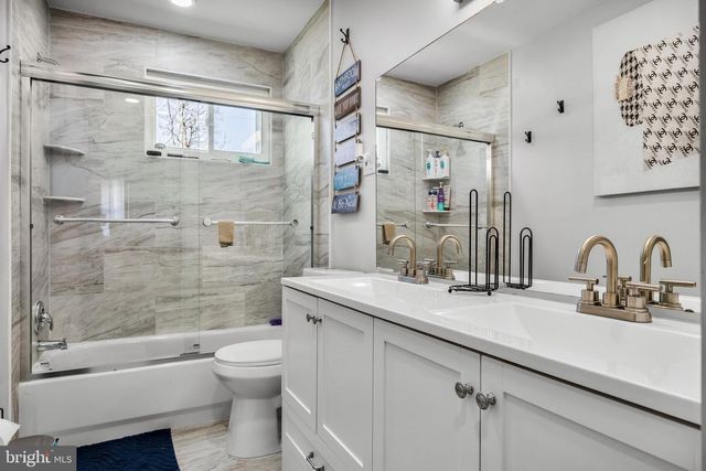 239 BOYER AVE, West Berlin, NJ 08091