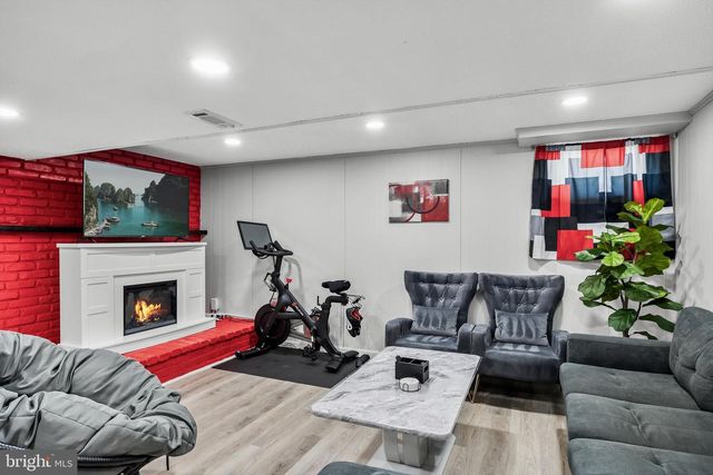 239 BOYER AVE, West Berlin, NJ 08091