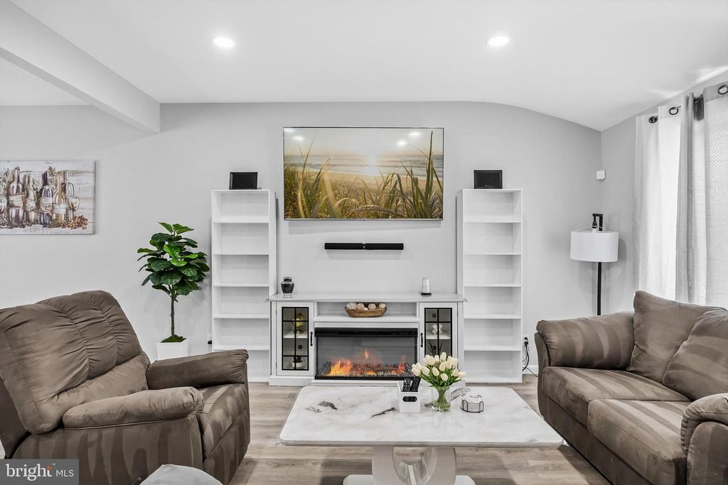 239 BOYER AVE, West Berlin, NJ 08091