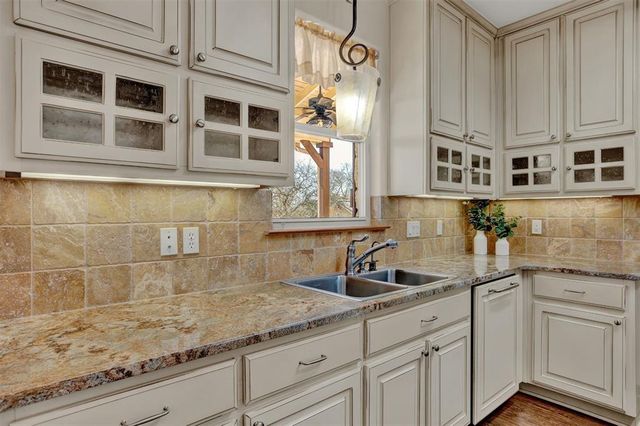 5300 Lookout Ridge DR, Marble Falls, TX 78654