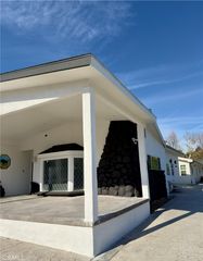 19613 Lanark 1/2, Reseda, CA 91335