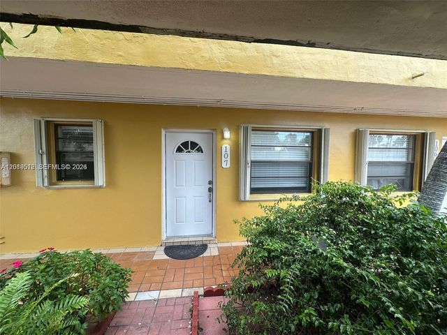 3700 NW 62nd Avenue 107, Virginia Gardens, FL 33166