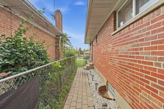 6136 Tahiti Drive, Cincinnati, OH 45224