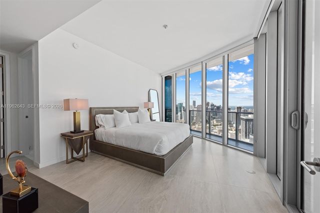 851 NE 1st Ave PH5212, Miami, FL 33132