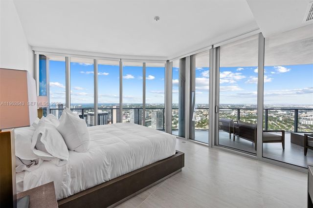 851 NE 1st Ave PH5212, Miami, FL 33132