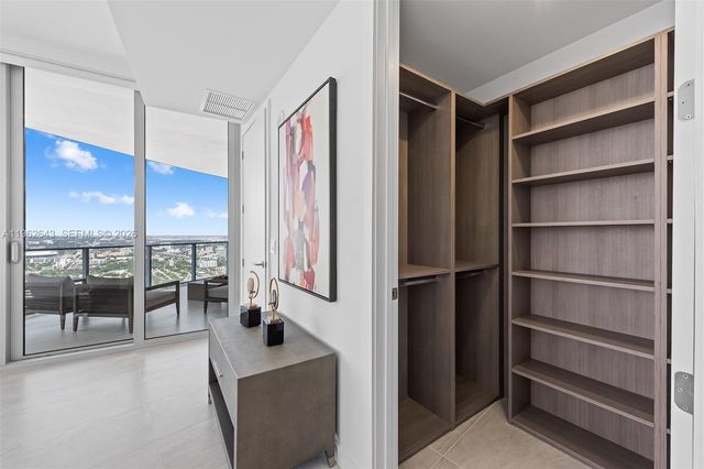 851 NE 1st Ave PH5212, Miami, FL 33132