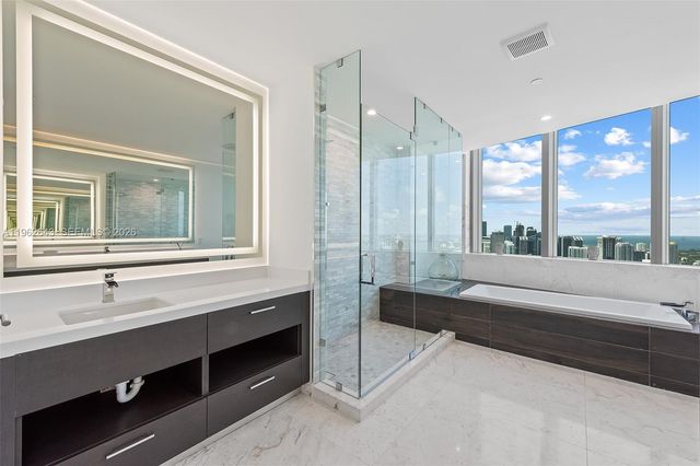 851 NE 1st Ave PH5212, Miami, FL 33132