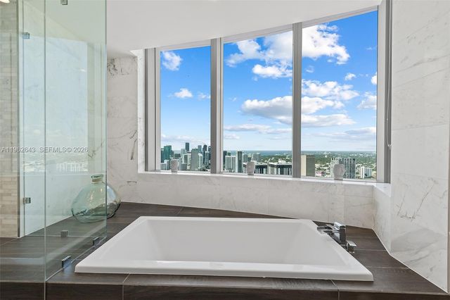 851 NE 1st Ave PH5212, Miami, FL 33132