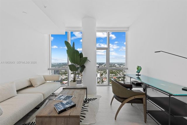 851 NE 1st Ave PH5212, Miami, FL 33132