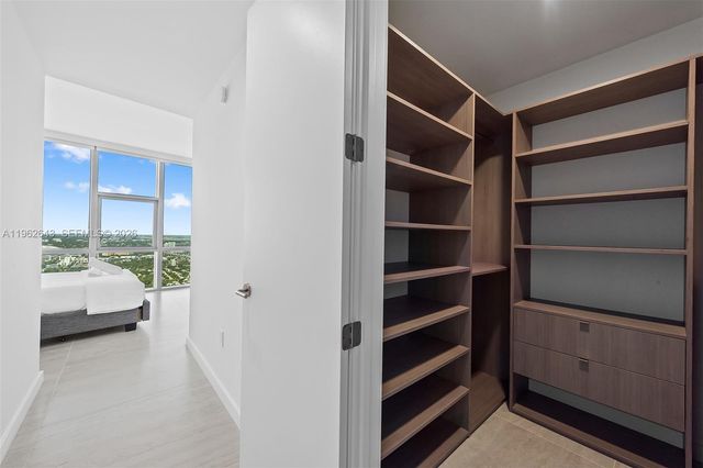 851 NE 1st Ave PH5212, Miami, FL 33132